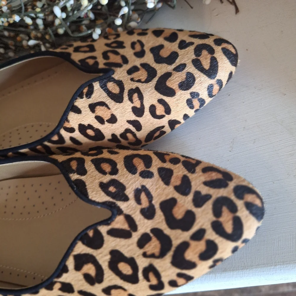 NWOT Vaneli Women's Leopard Print Flats Real Fur Sz 8 Wide